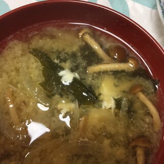 株とりなめこと白菜とわかめのお味噌汁(*^^*)